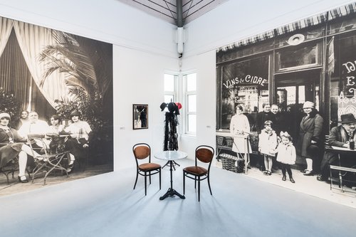 Ausstellungsansicht: Verkleidungsecke, Foto: Johannes-Maria Schlorke