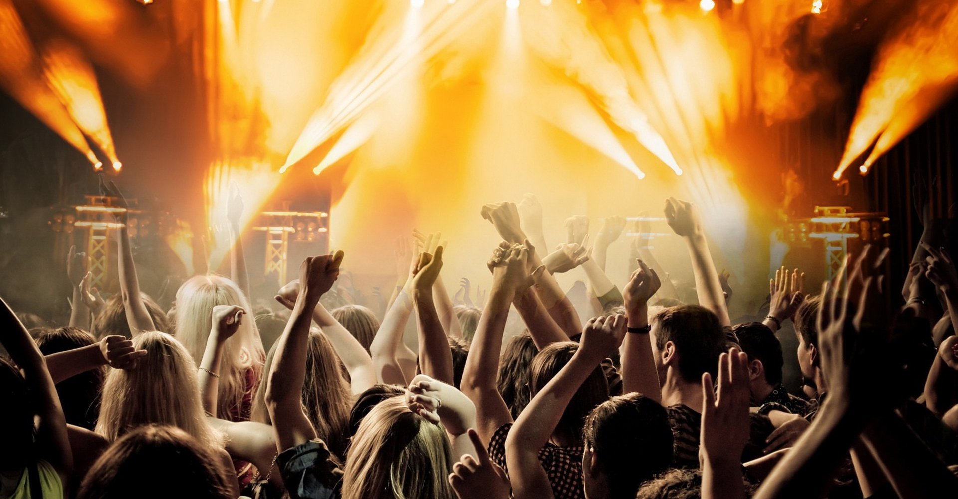 Deine Stadt - Dein Event Menschen feiern zur Musik