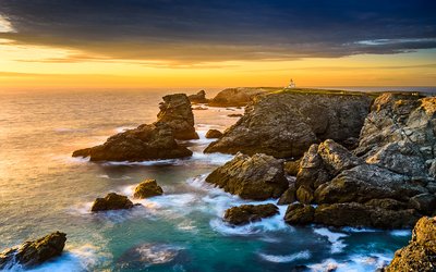 Tief im Westen Europas liegt ein Landstrich, der geprägt wird vom Meer: die Bretagne.