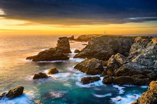 Tief im Westen Europas liegt ein Landstrich, der geprägt wird vom Meer: die Bretagne.