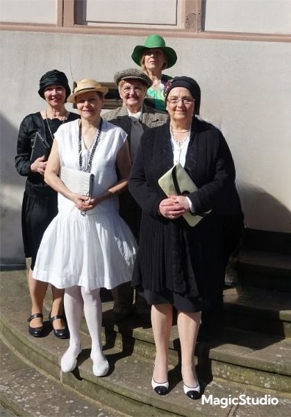 Fotografie mit Darbietenden der Fraueninitiative St. Wendeler Stadtgeschichte